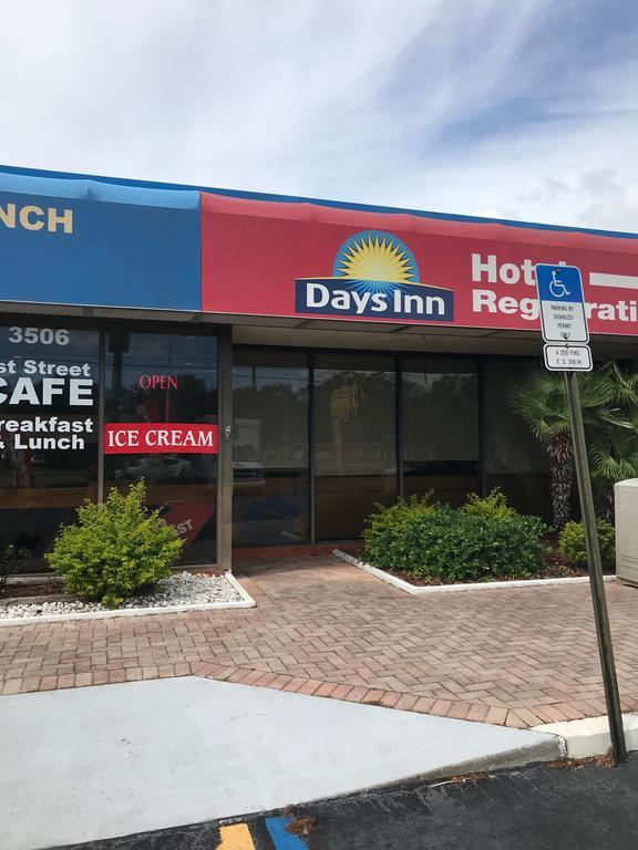 Days Inn By Wyndham Bradenton - Near The Gulf Exterior photo